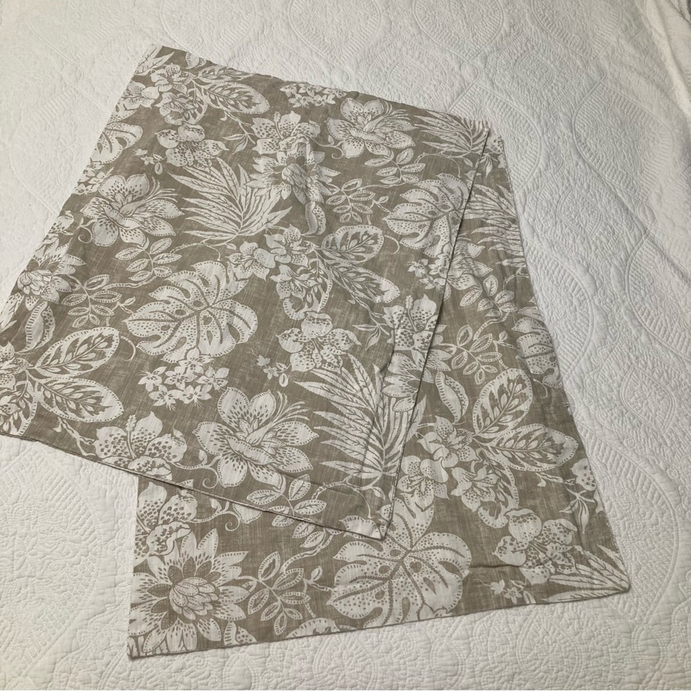 Sigrid Olsen Queen Size Pillow shams Tan and White